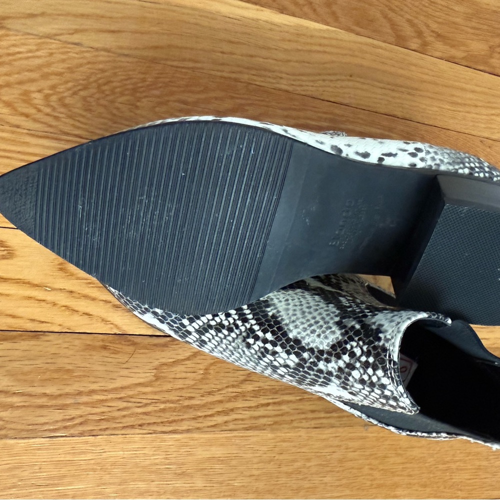 Blondo Emelia Bootie Black White Snakeskin - Picture 6 of 7